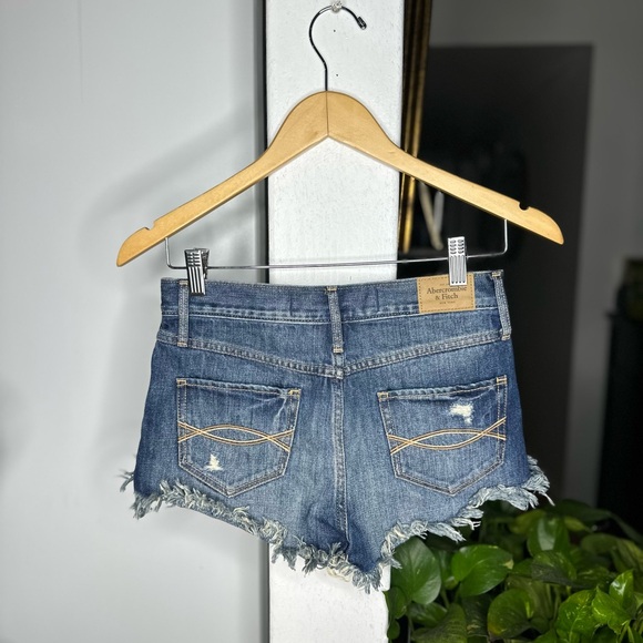 Abercrombie & Fitch Distressed Denim Shorts Vintage Look Women’s Size 00 - Picture 5 of 5